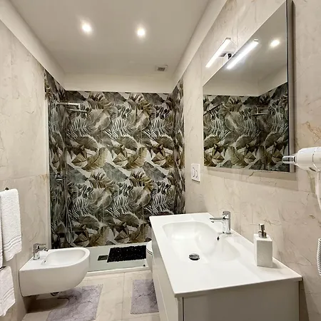 Mirror Apartment