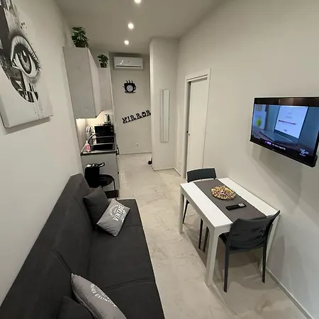 Apartament Mirror Bari