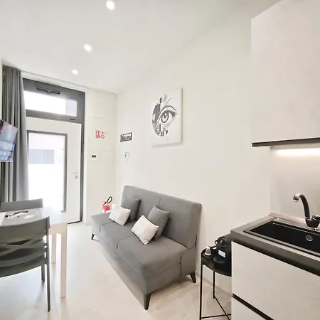 Mirror Apartament