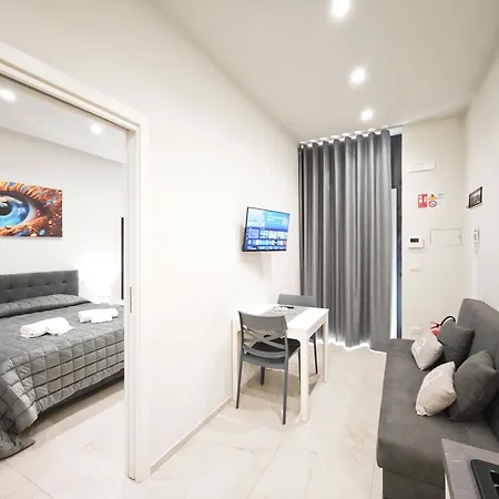 Mirror Apartament