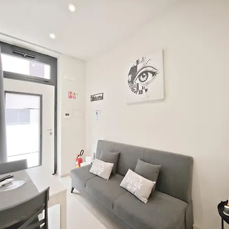 Mirror Apartament