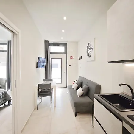 Mirror Apartament